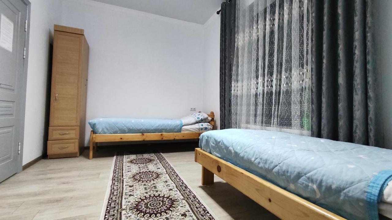 Tuenduek Guest House, Karakol Esterno foto