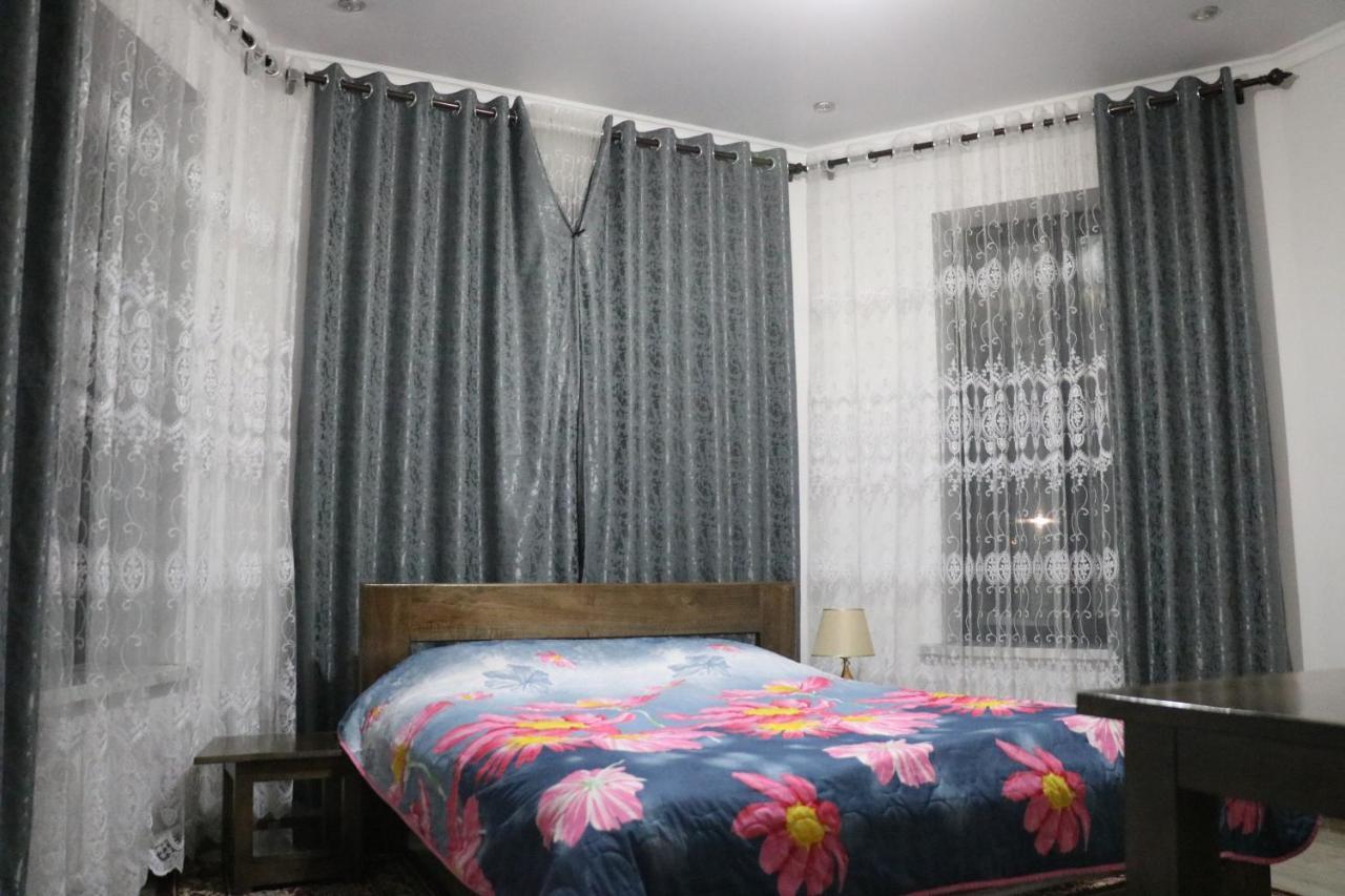 Tuenduek Guest House, Karakol Esterno foto
